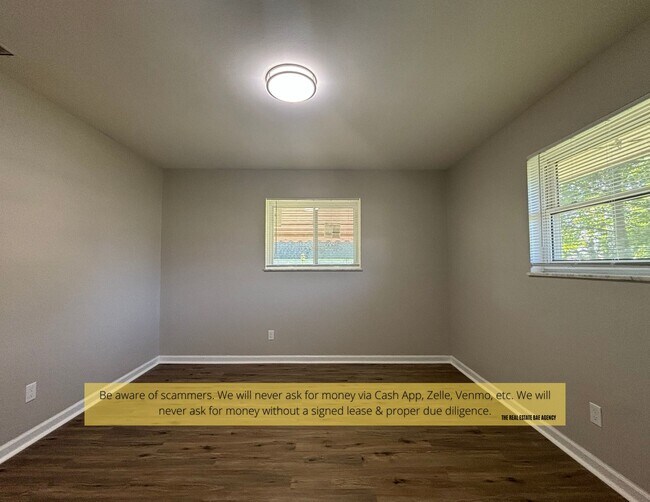 Building Photo - 1118 Soria St