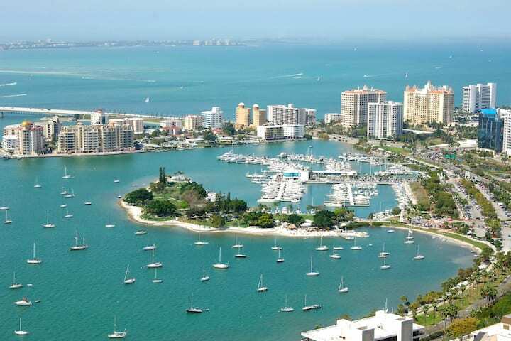 Sarasota Bay - 1 mile away - 850 S Tamiami Trl