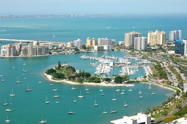 Sarasota Bay - 1 mile away - 850 S Tamiami Trl