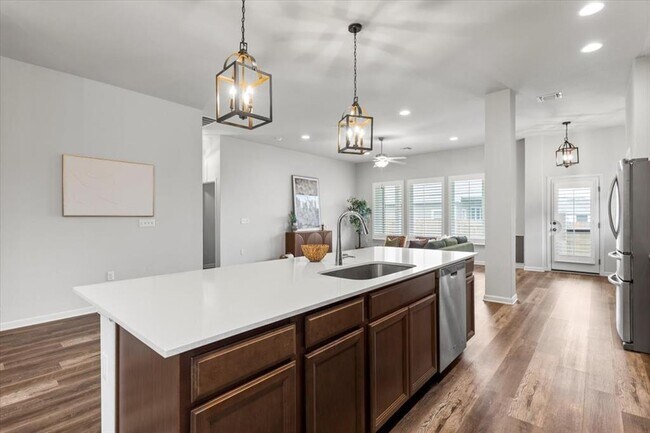 Building Photo - 7909 Catbird Ln