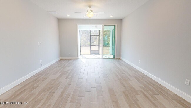 Building Photo - 307 Killarney Ave