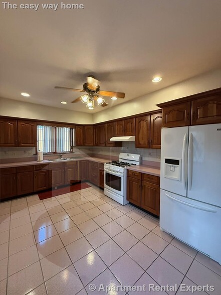 Primary Photo - 25 Putnam St