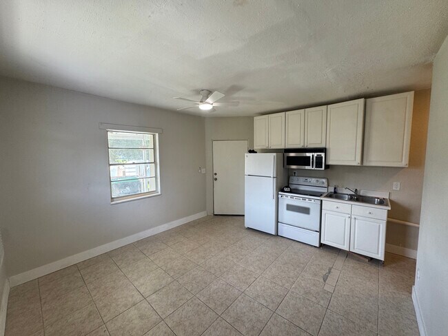 Primary Photo - 5309 Andrus Ave