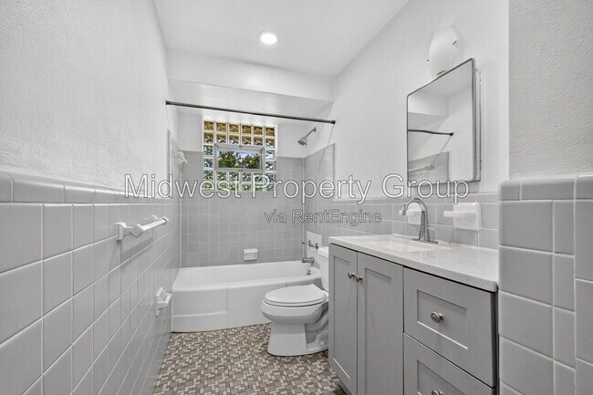Building Photo - 2050 Goodale Ave
