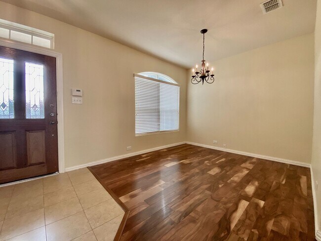 Primary Photo - 3 BED/2.5 BATH House for lease! Located close to Lackland Air force Base