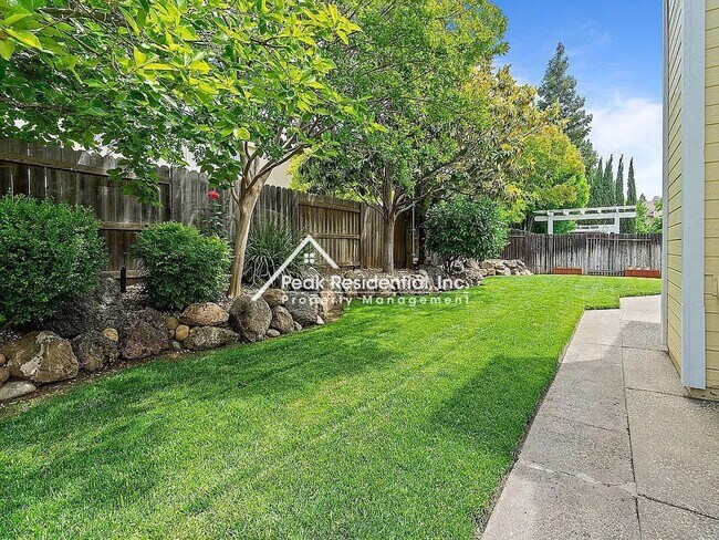 Building Photo - Updated 4bd/2ba Folsom Home with 3 Car Gar...