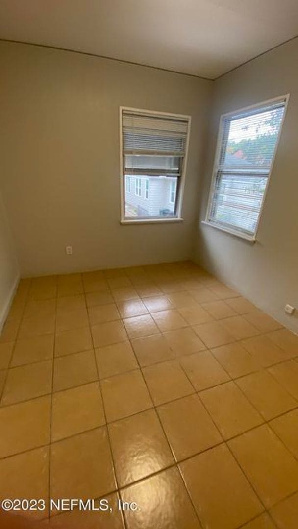 Building Photo - Garage apartment with large patio!!