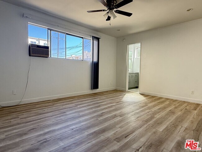 Building Photo - 1438 S Canfield Ave