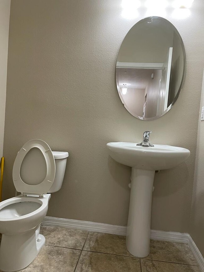 Building Photo - 8409 Costa Blanca Ct