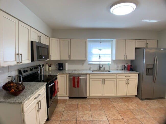 Building Photo - Charming 4-bedroom, 2-bath home in Colonial Park