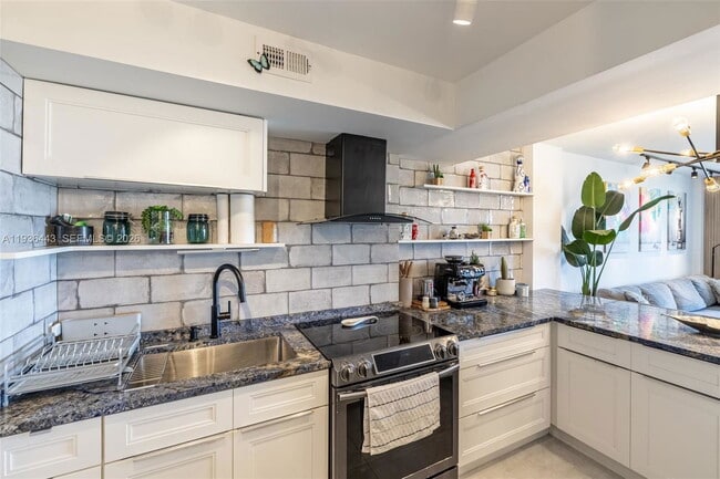 Building Photo - 2841 NE 163rd St