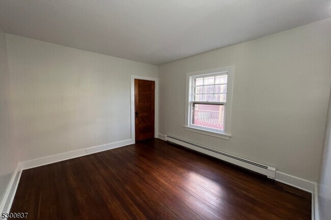 Building Photo - 16 Oxford St