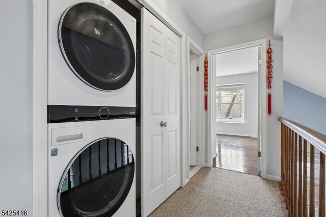 Building Photo - 14 Exeter Rd