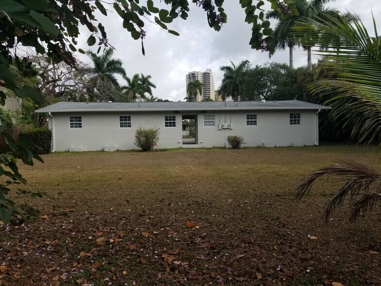 Building Photo - 2642-2648 Michigan Ave