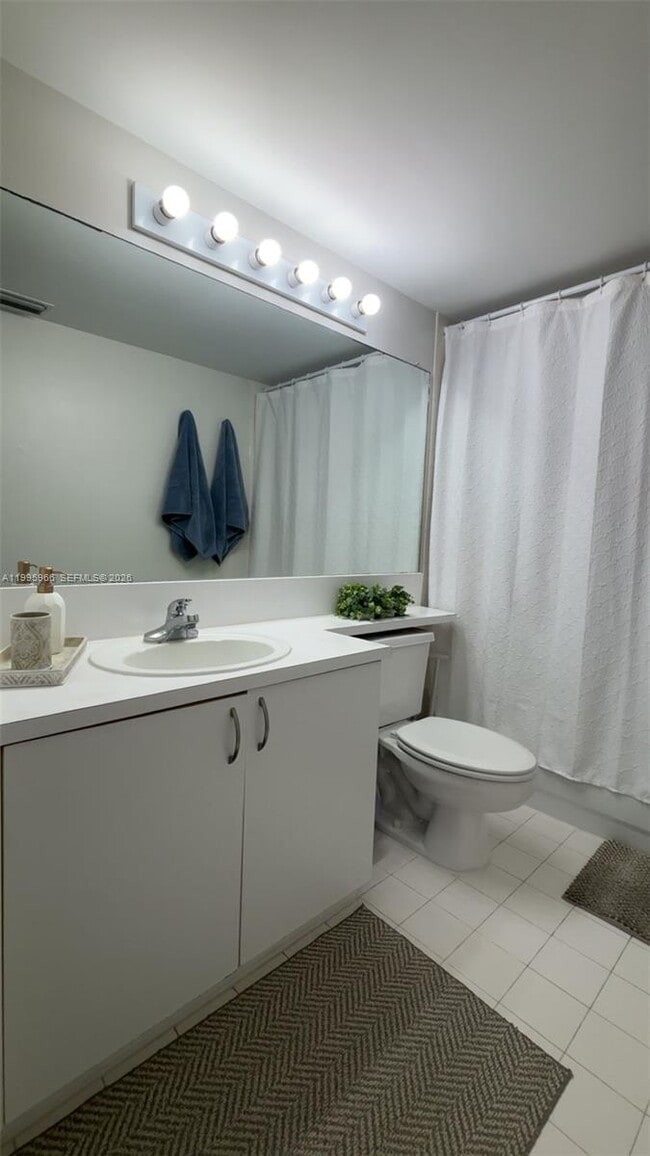 Building Photo - 19801 E Country Club Dr