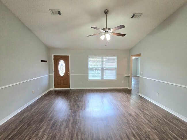 Building Photo - 6607 Woodbury Forest Dr