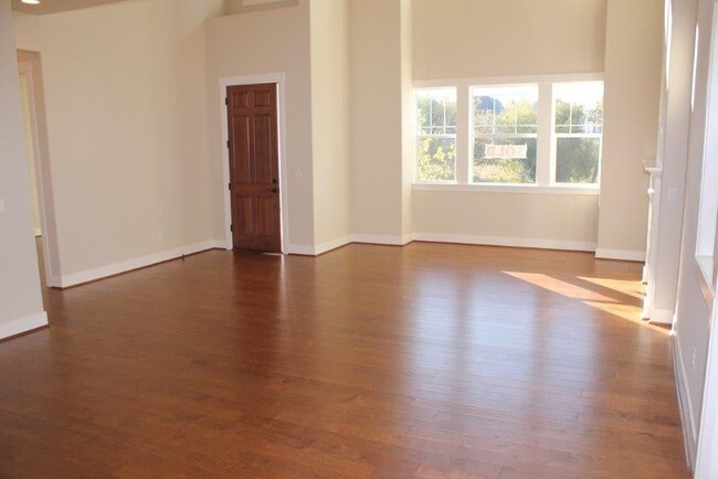 Building Photo - 15247 NW Rossetta St