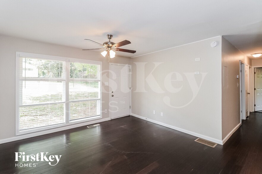 Building Photo - 2296 Lakewood Dr NW