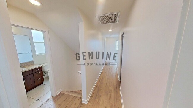 Building Photo - 3Bd 2.5Ba Tri-Level Home w/Rooftop Deck