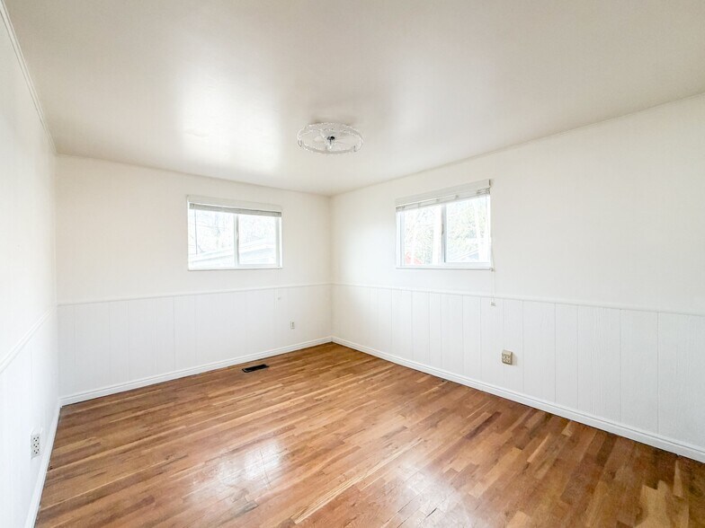 Building Photo - 1333 E 4170 S