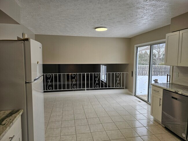 Building Photo - 3589 Delmar Dr