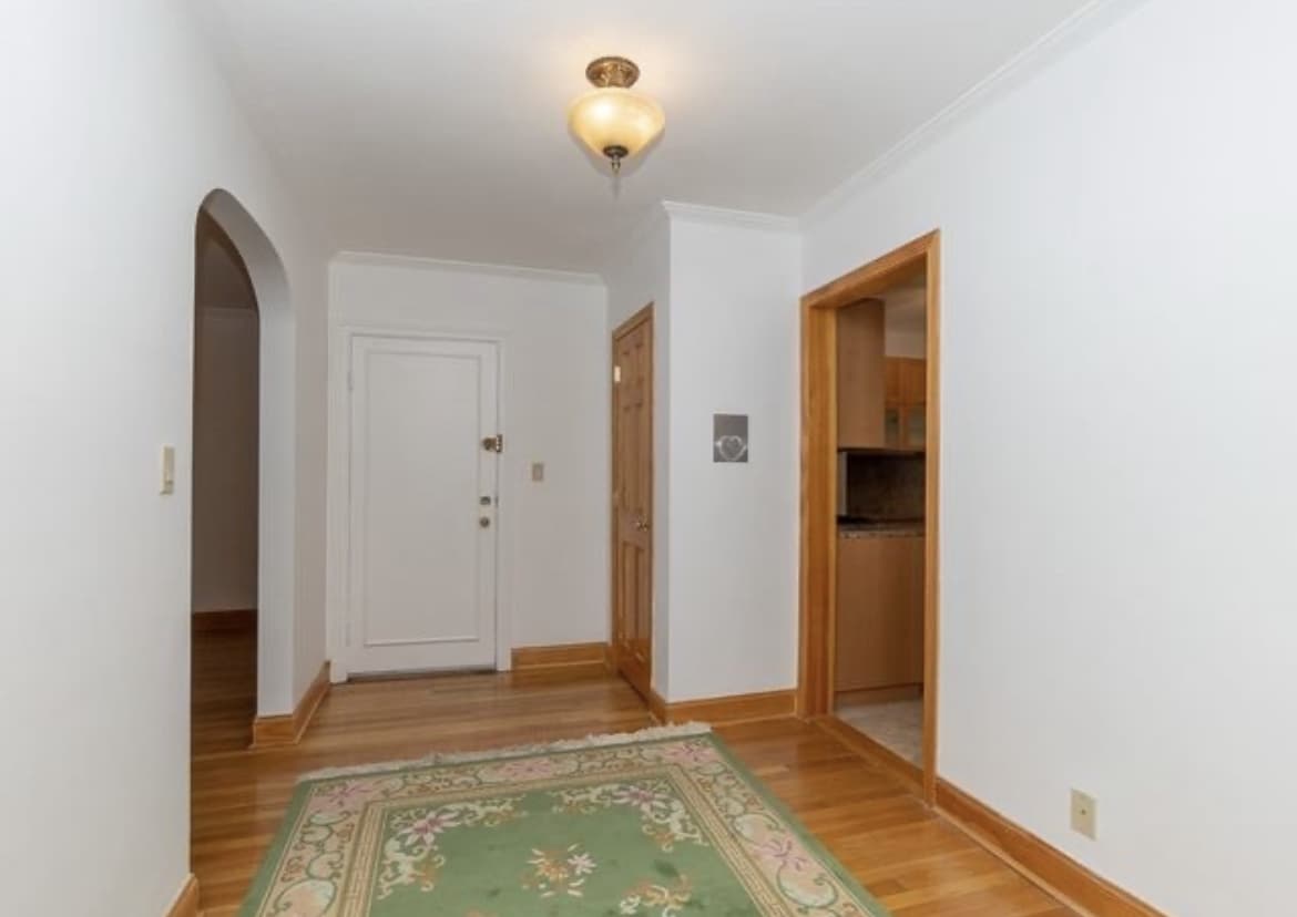 Entryway - 60 Sutherland Rd