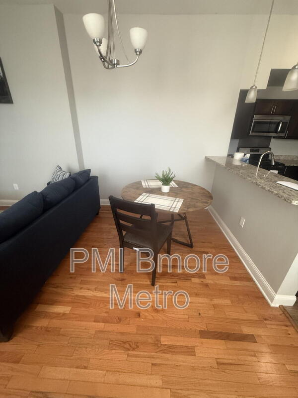 Building Photo - 17 E 21st St