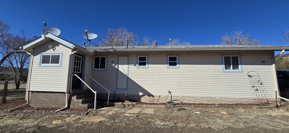 Building Photo - 13220 Red Mountain Rd