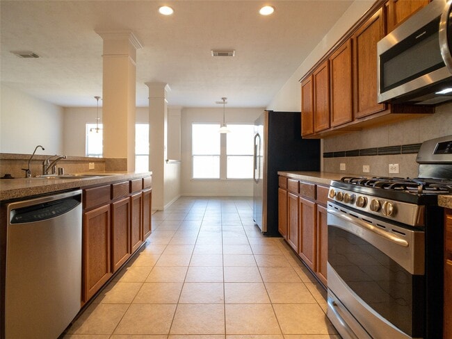 Building Photo - 5406 Timber Ct Hollow