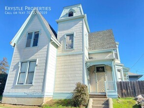 Building Photo - Charming Victorian in St. Vincent's Hill H...