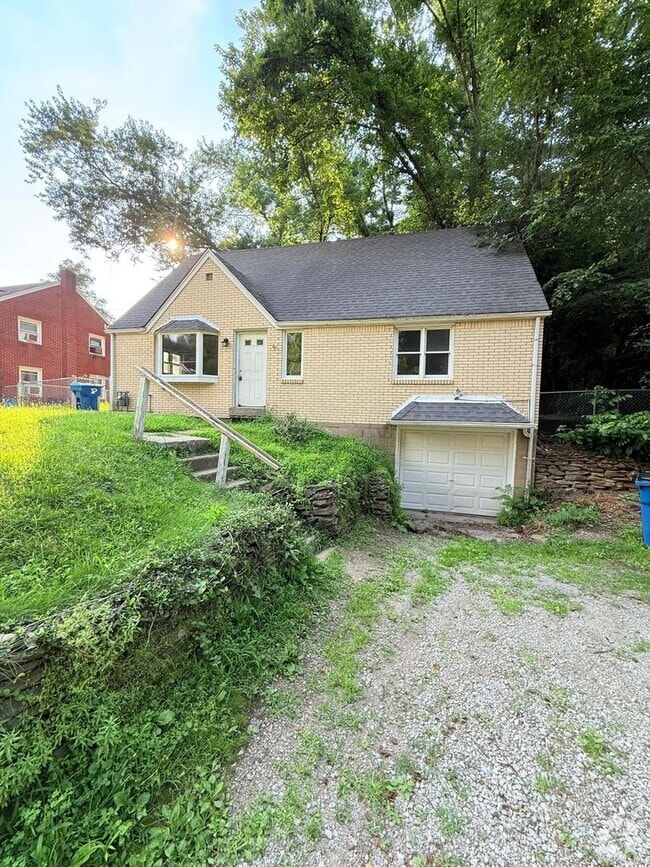 Building Photo - Freshly updated 4BD 1.5BA in Verona!!!