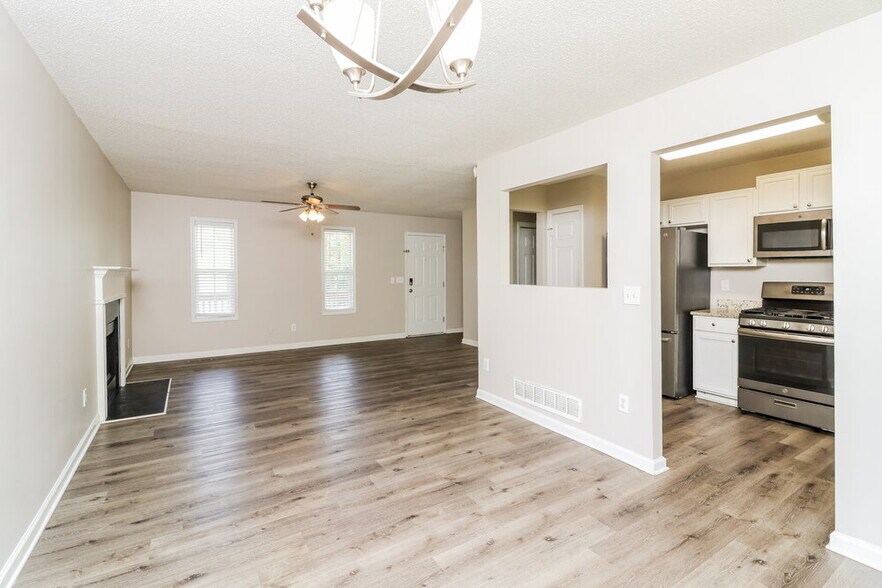 Building Photo - 425 River Trace Dr