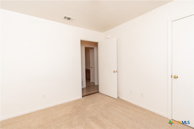 Building Photo - 609 Bermuda St