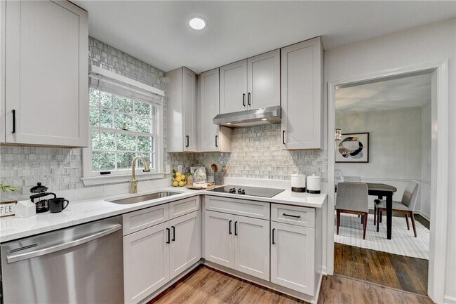 Building Photo - 1450 Cedarhurst Dr