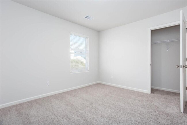 Building Photo - 77 Grv Spgs Ct