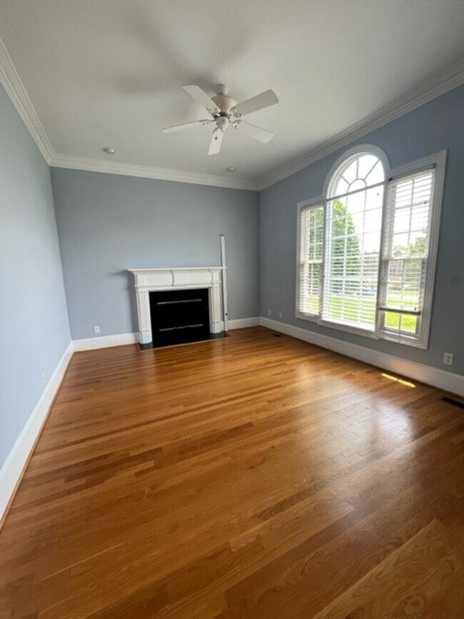 Building Photo - 4-bedroom, 3.5-bathroom Single Family Home