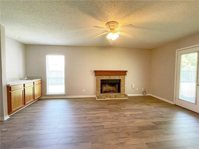 Building Photo - 109 Silverwood Dr