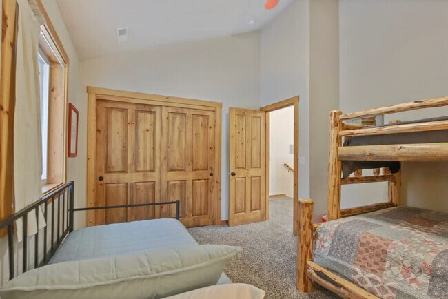 Building Photo - 130 Par Dr