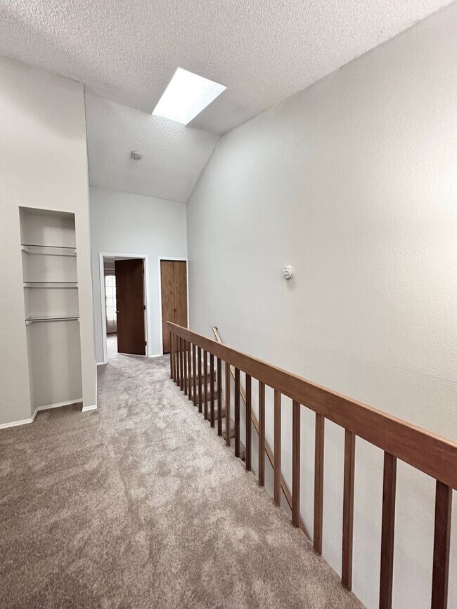 Building Photo - Newly Updated Townhome with Three Balconie...