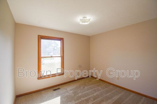 Building Photo - 5827 Labonte Dr