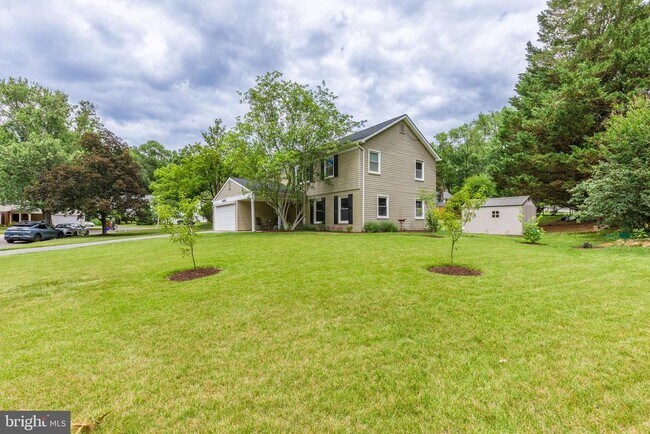 Building Photo - 15005 Narrows Ln