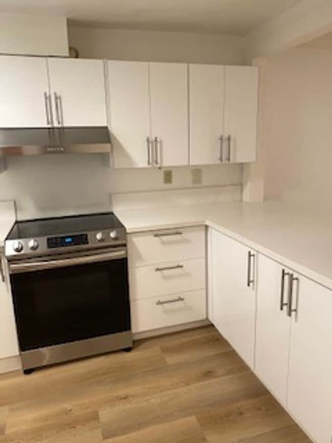 Building Photo - 730 N Eucalyptus Ave