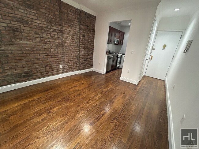 Building Photo - 309 Mott St