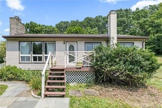 Building Photo - 2 Horseshoe Dr