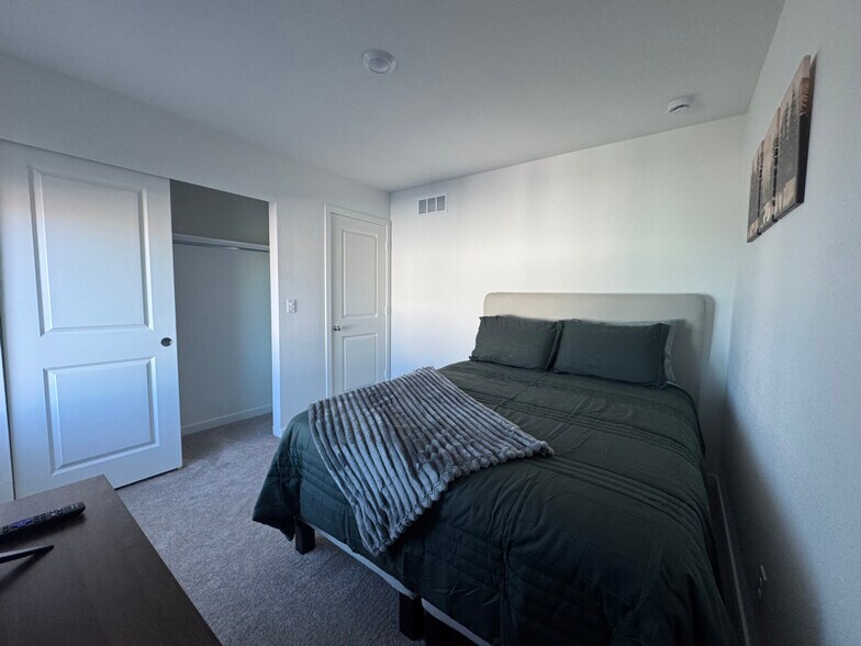 Building Photo - 9156 Percheron Pony Dr