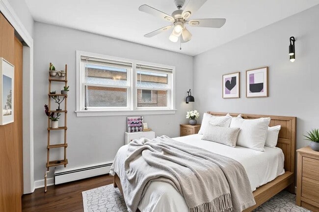 Building Photo - 4951 W Foster Ave