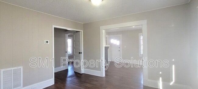 Building Photo - 2021 Pine Bluff St