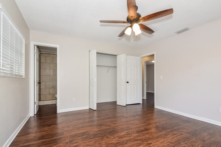 Building Photo - 110 7th Jpv St