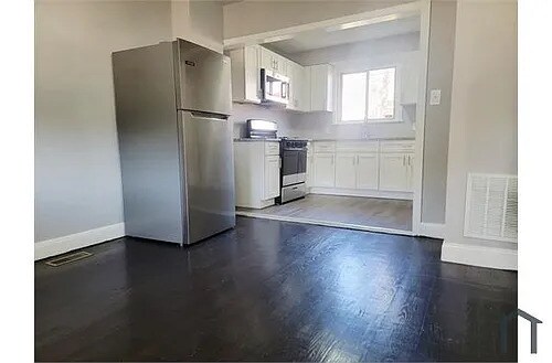 Building Photo - 3 bedroom rehabbed home