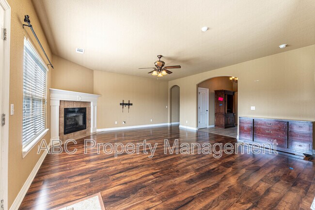 Building Photo - 126 S Angus Ln
